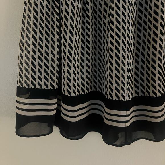 Talbots Petite Geometric Print Skirt Size 2 - Picture 3 of 8